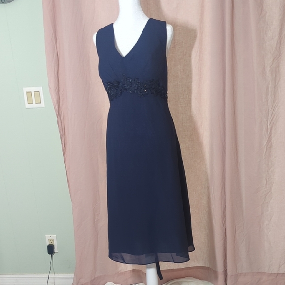 Very Pretty Navy Blue Sleeveless Dress - Picture 1 of 6